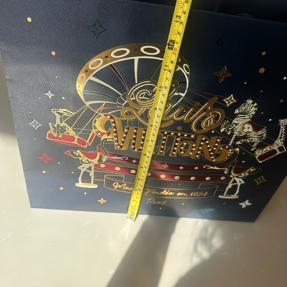 Louis Vuitton large gift bagππππππππππ
Great for storage and decoration - Picture 10 of 12
